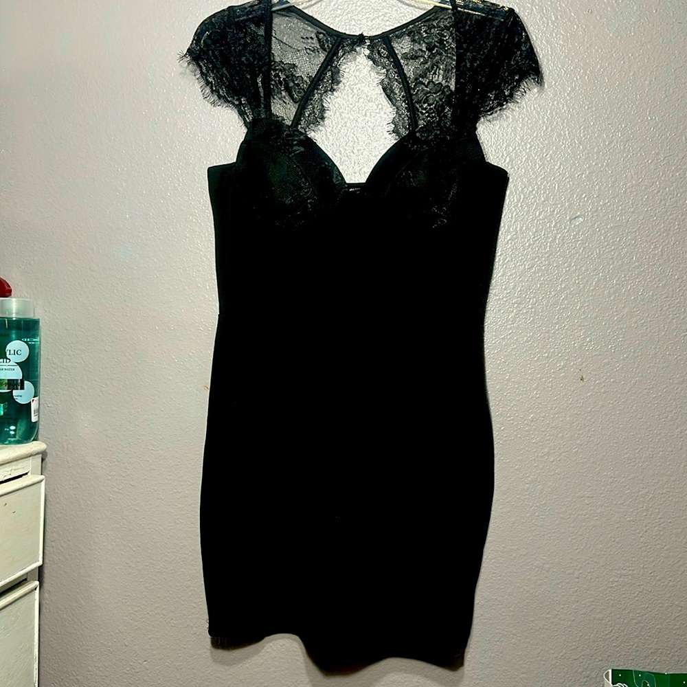 Vestido negro con encaje